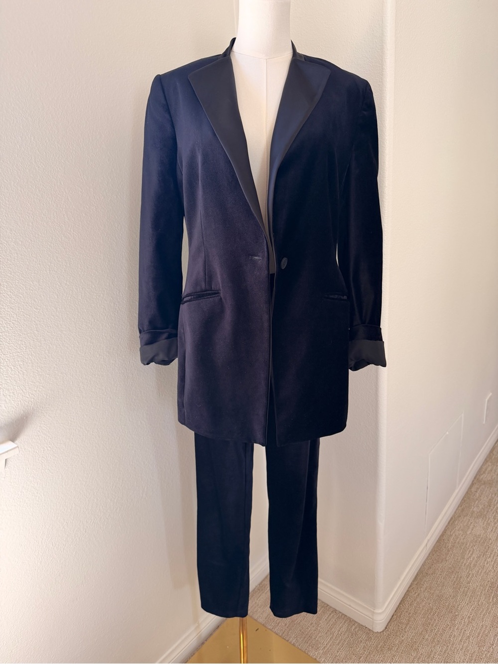Women’s Dark Blue Velvet Tuxedo Blazer